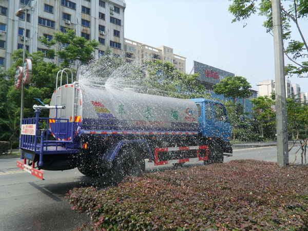 湖北程力洒水车